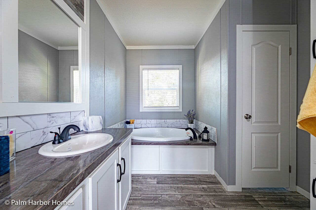 Fantasy island 28543f bathroom home features