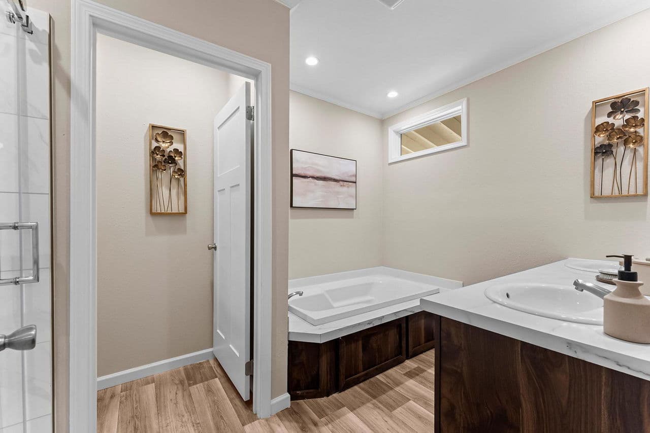 Innovation 2860s bathroom home features