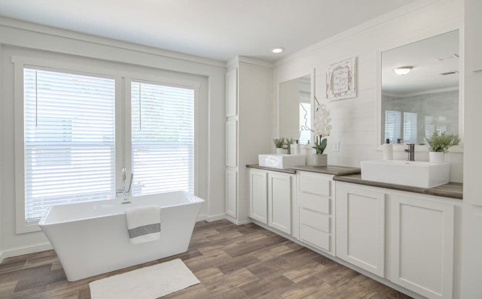 Pearl 6380 bathroom home features