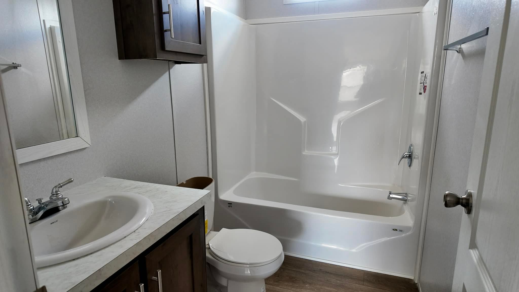 The shamrock (hot deal)  home features