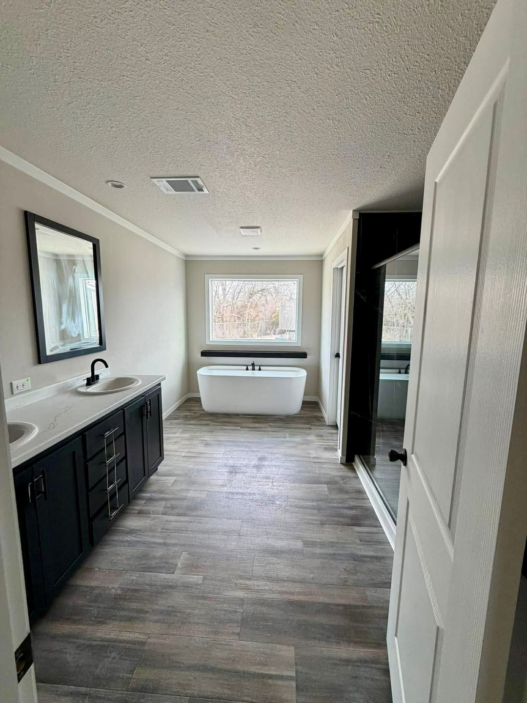The sendero  bathroom home features