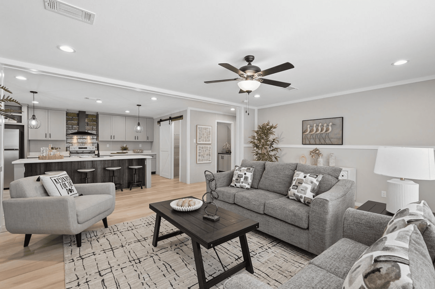 The fort worth  home features