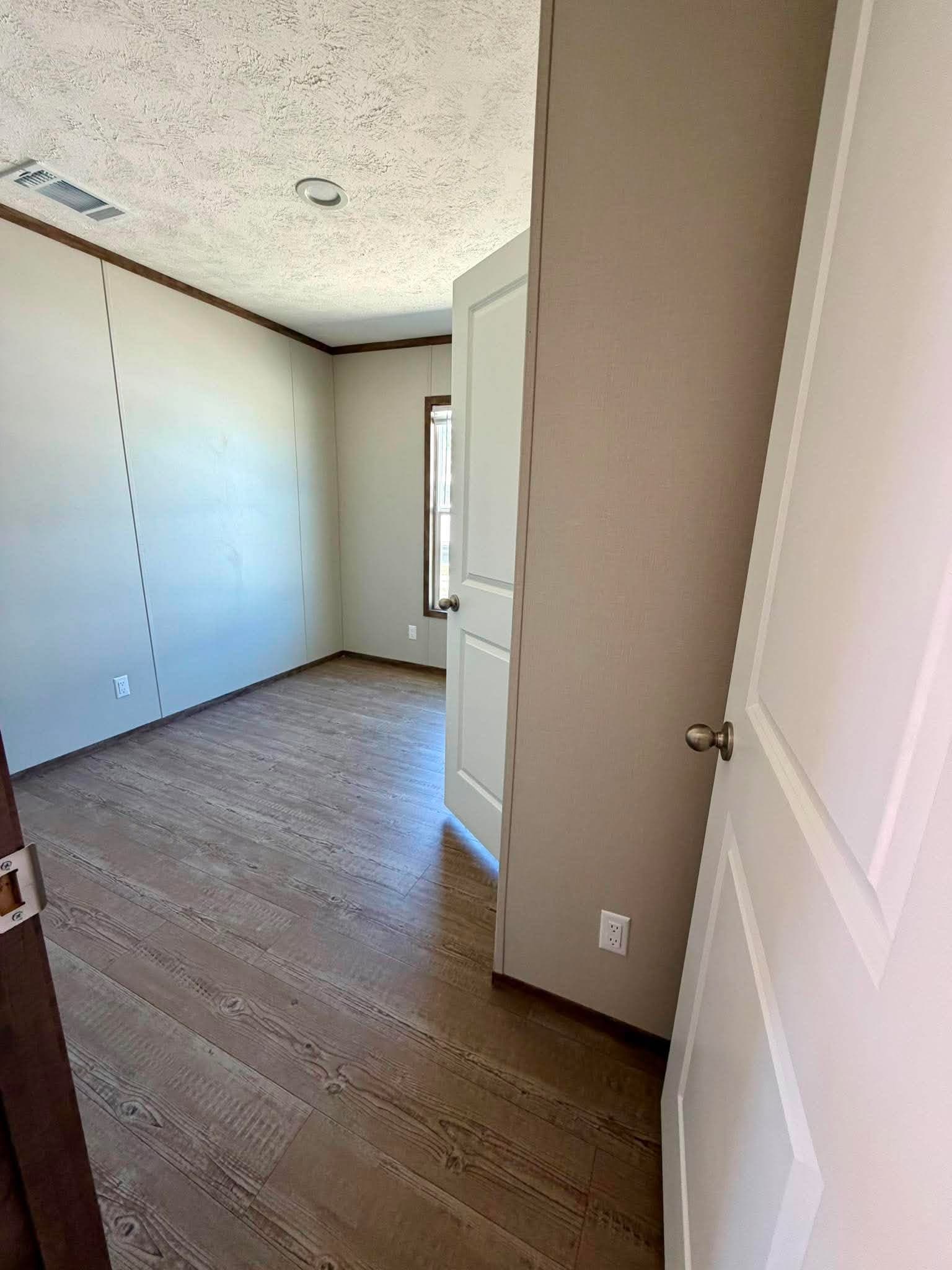 The country hide away  home features