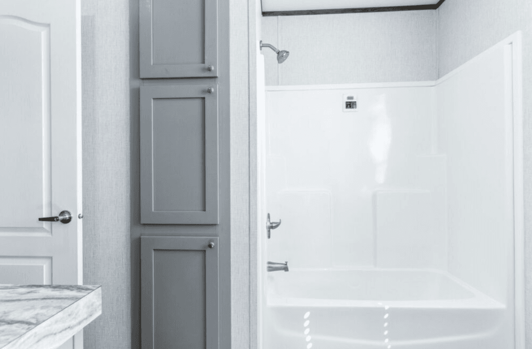 Hogan bathroom home features