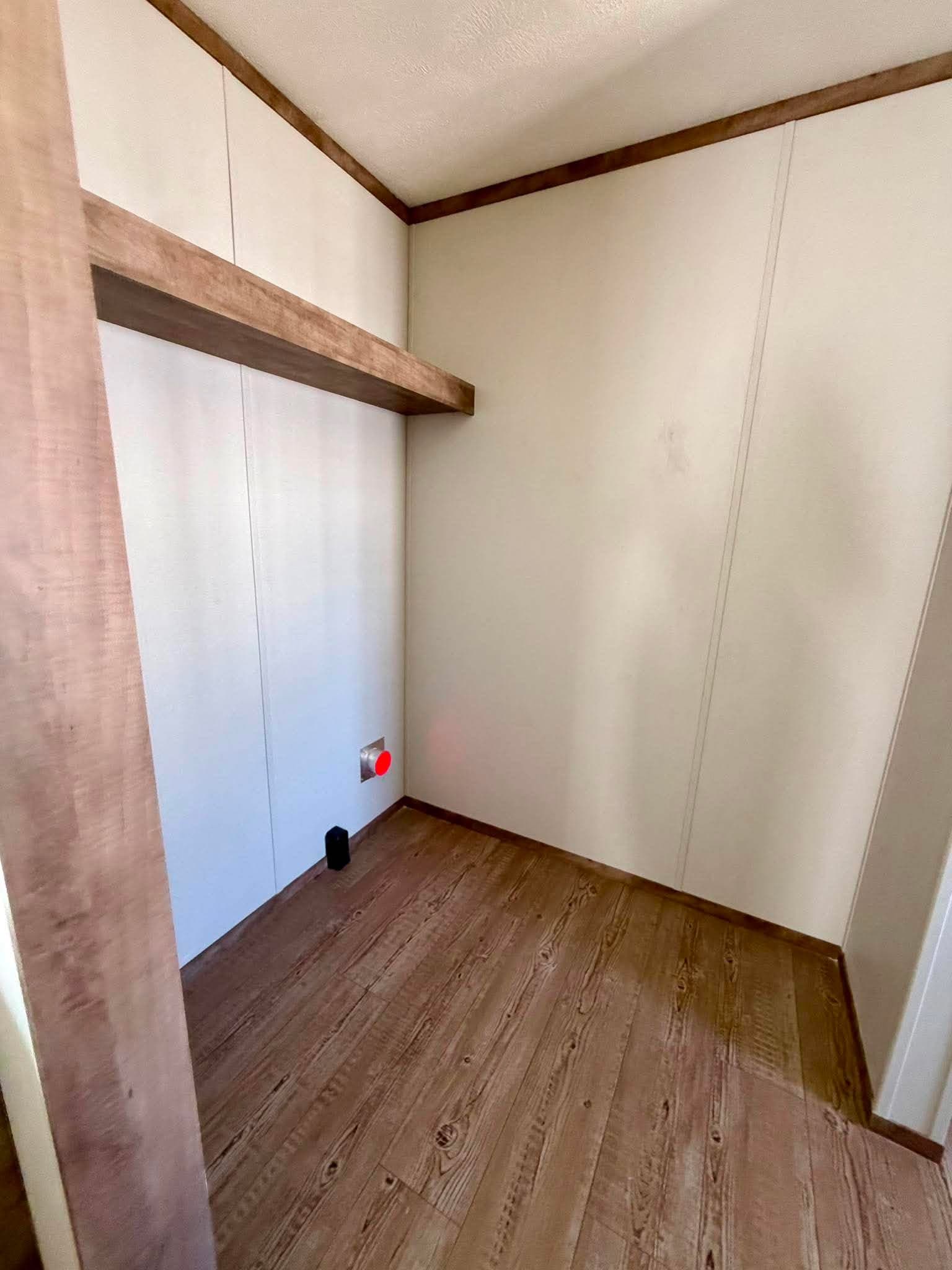 The country hide away  home features