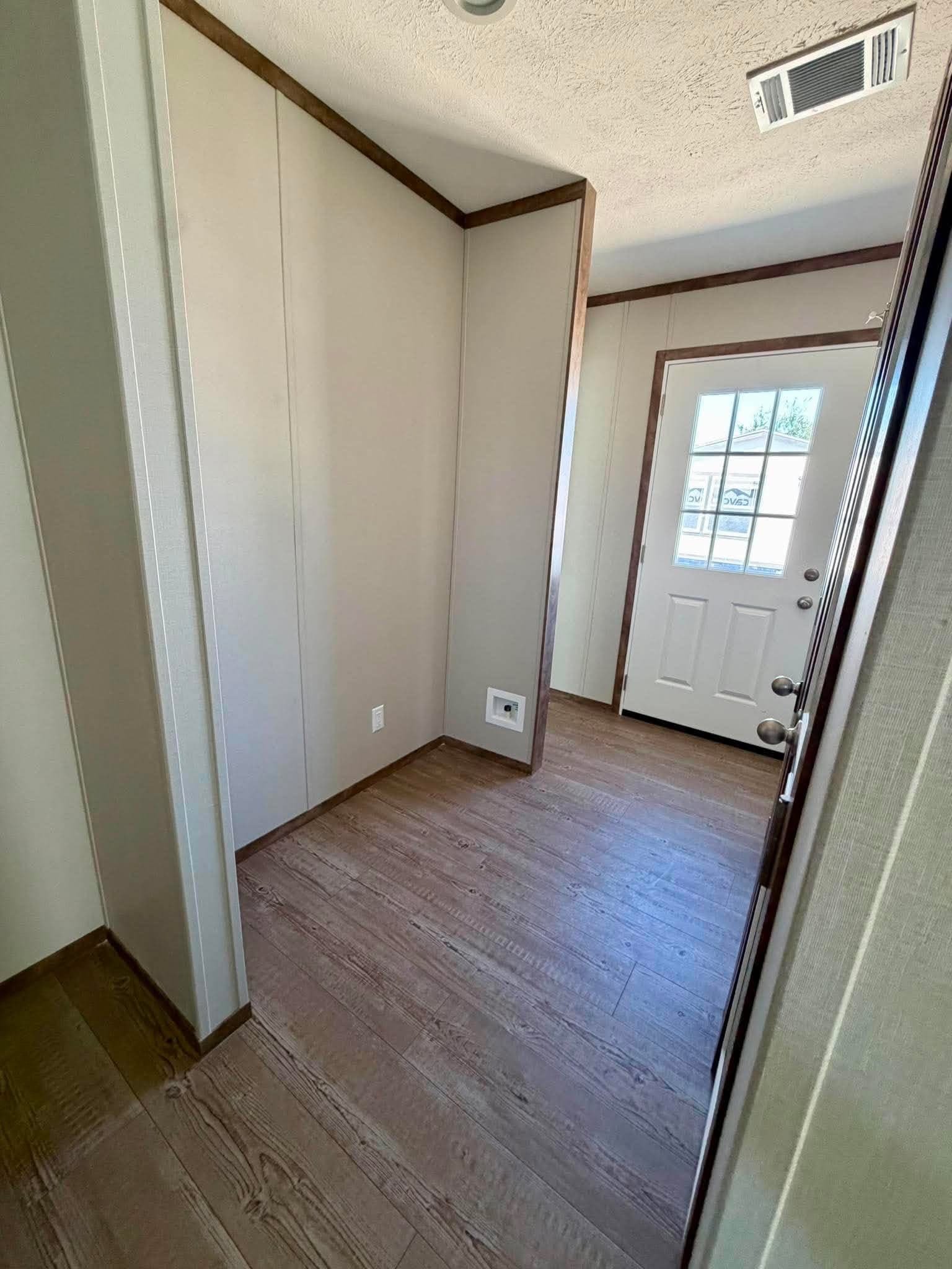 The country hide away  home features
