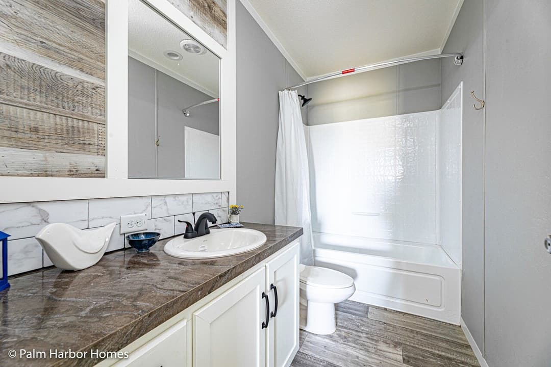 Fantasy island 28543f bathroom home features