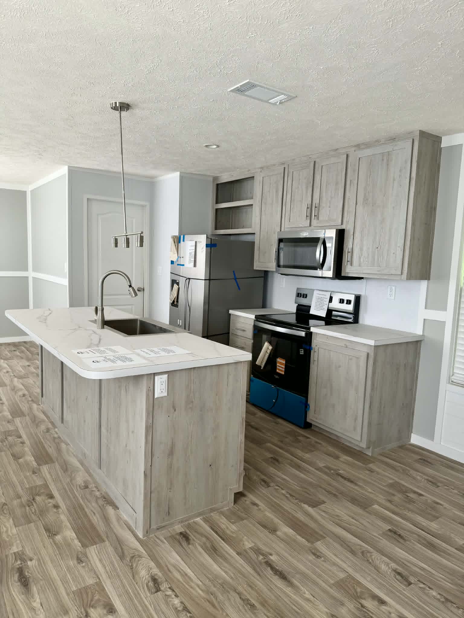 The comal kitchen home features