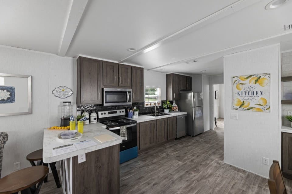 Pinnacle 16763p kitchen home features