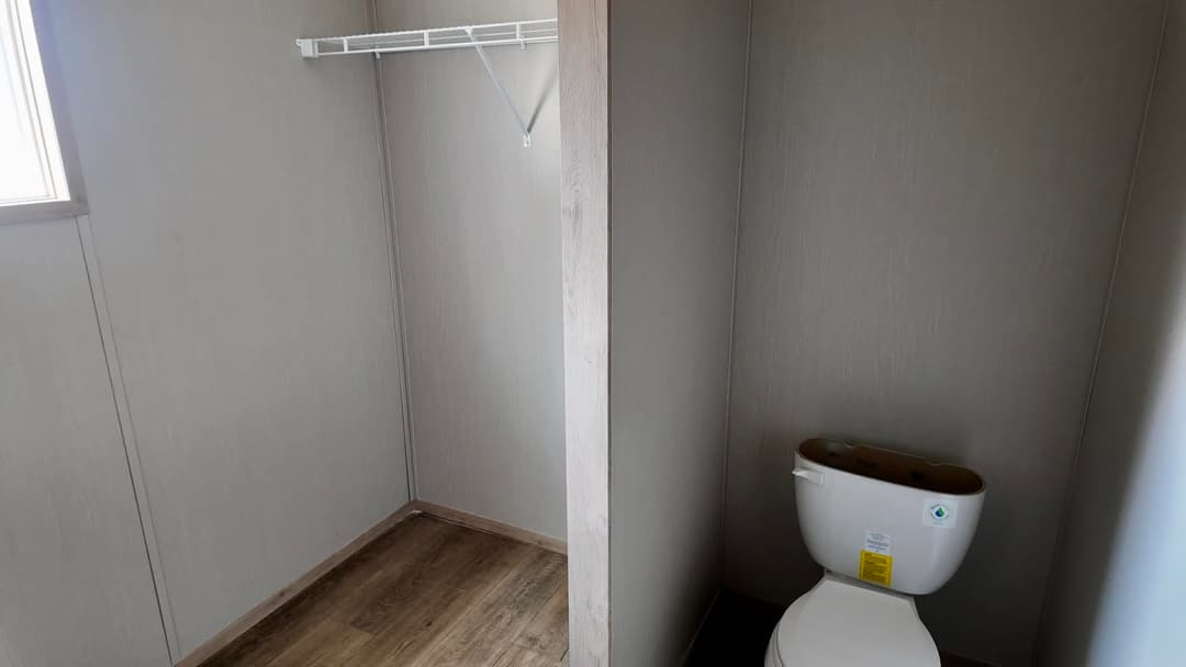 The lainey (hot deal) bathroom home features