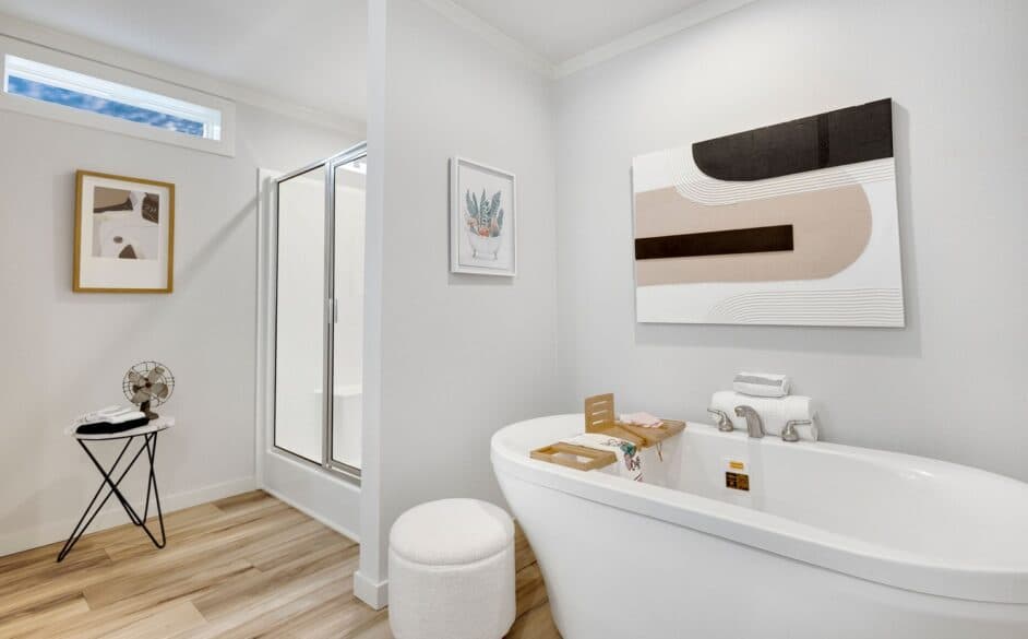 Hope r76e bathroom home features