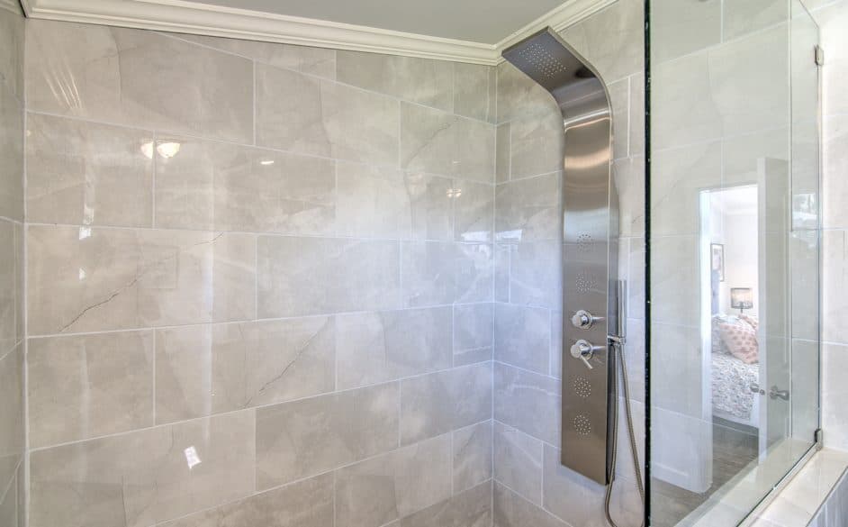 Falcon l40ep8 bathroom home features