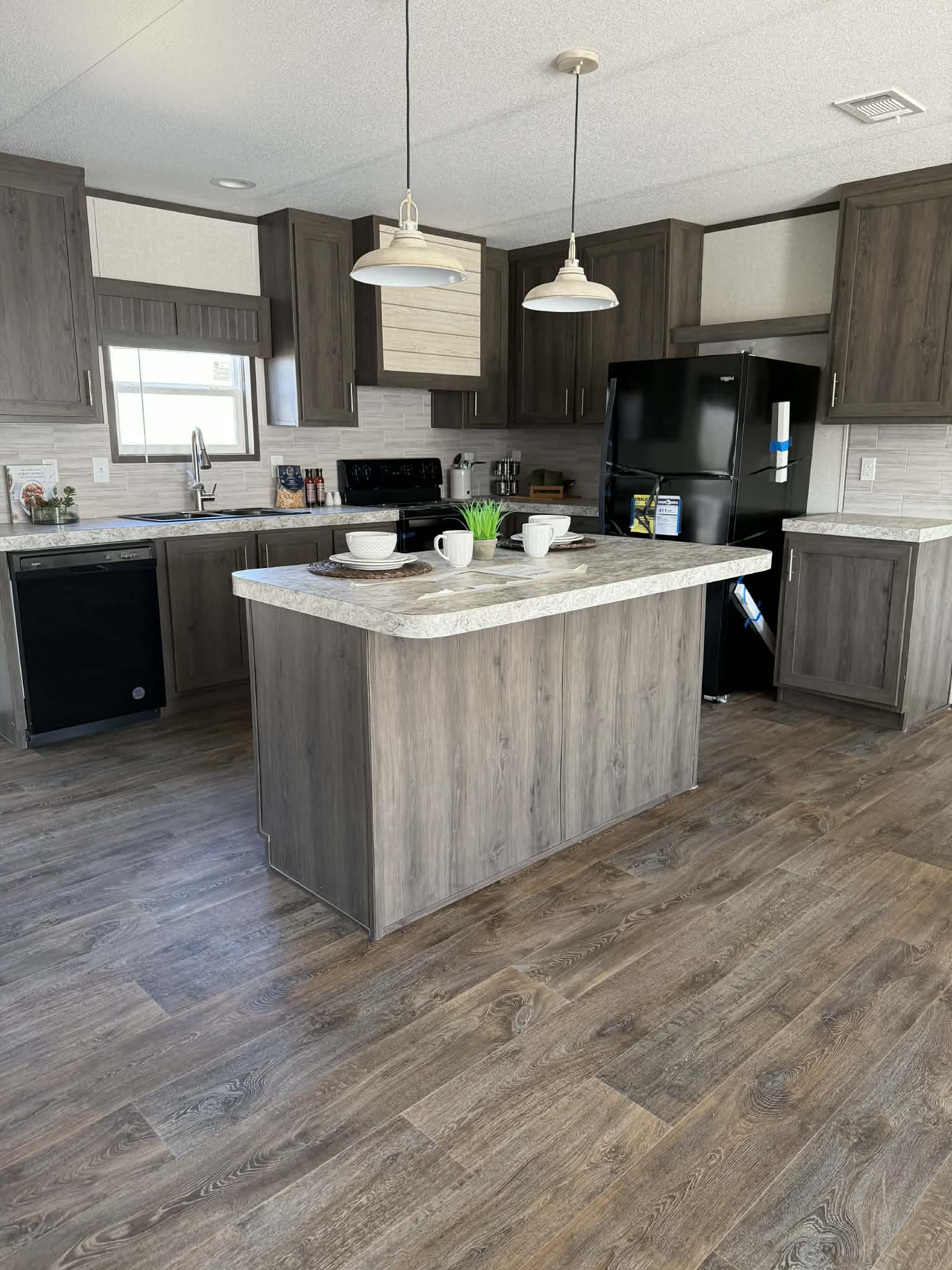 The frio (hot deal)  home features