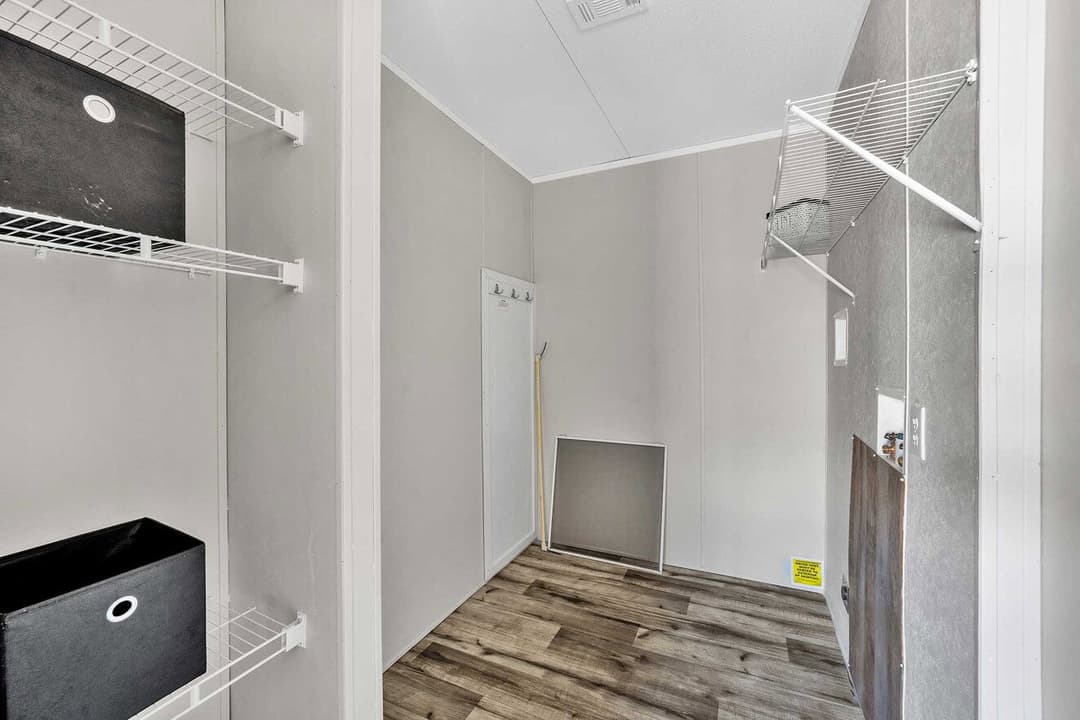 Pinnacle 16763l interior home features