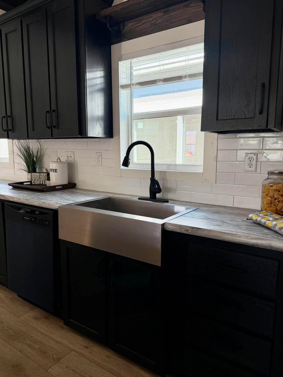 The ranchero  kitchen home features