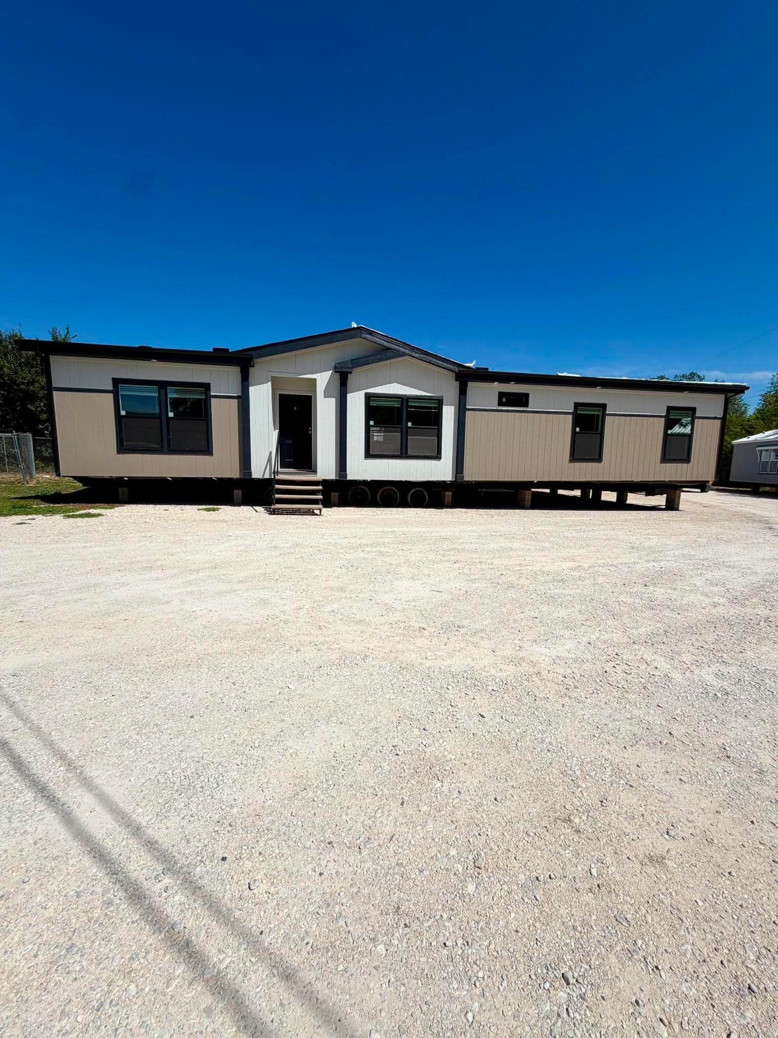 The ranchero   home features