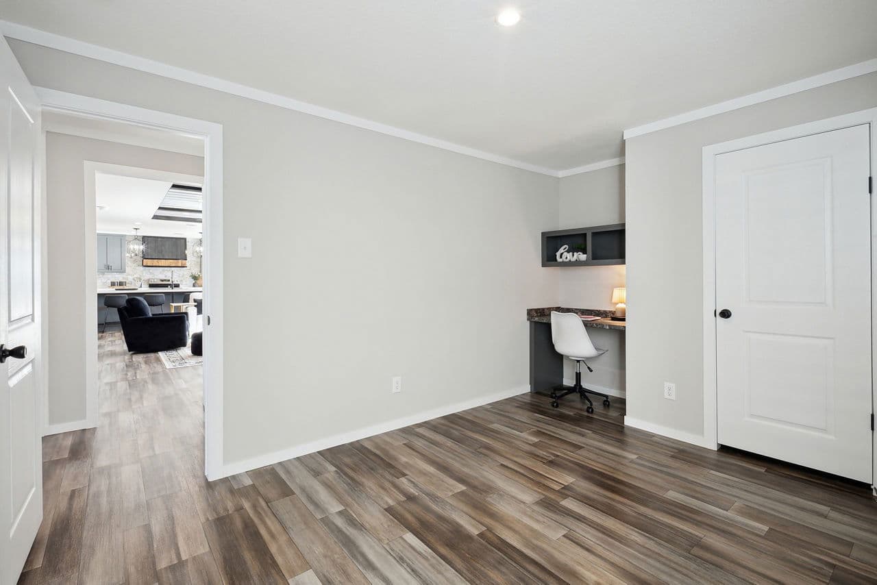 Sazerac bedroom home features