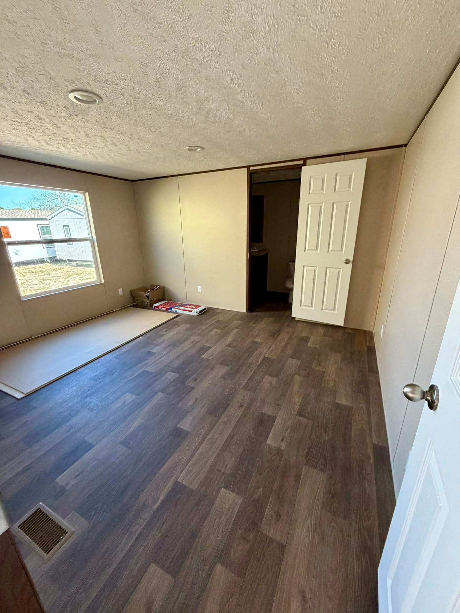 The grande (hot deal)  home features