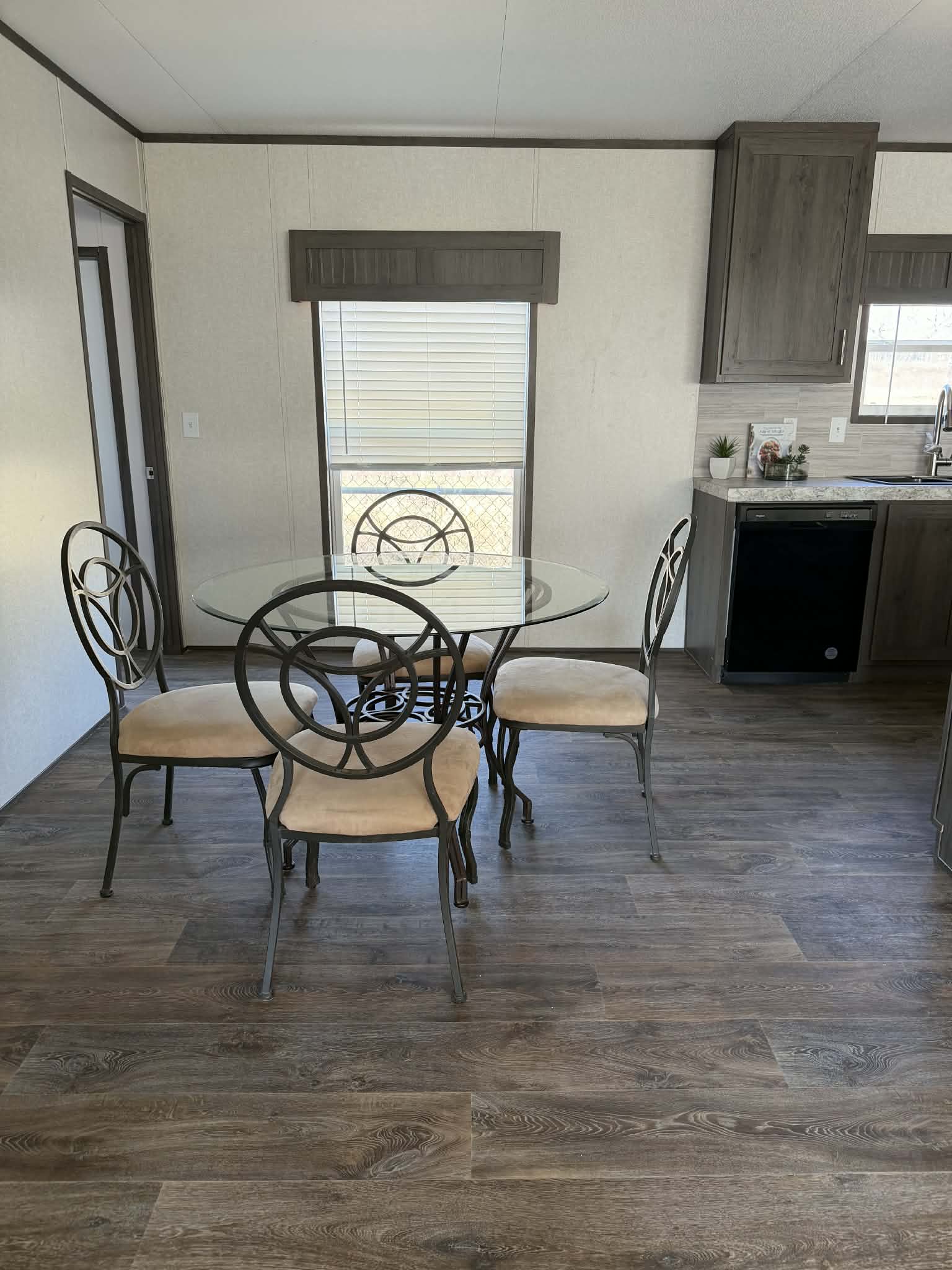 The frio (hot deal)  home features