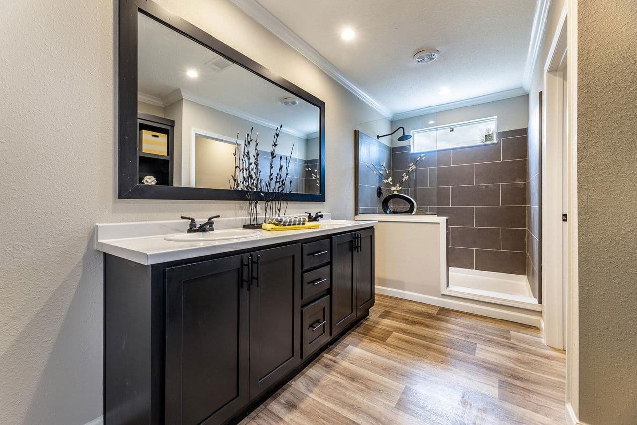 Innovation 3256h bathroom home features