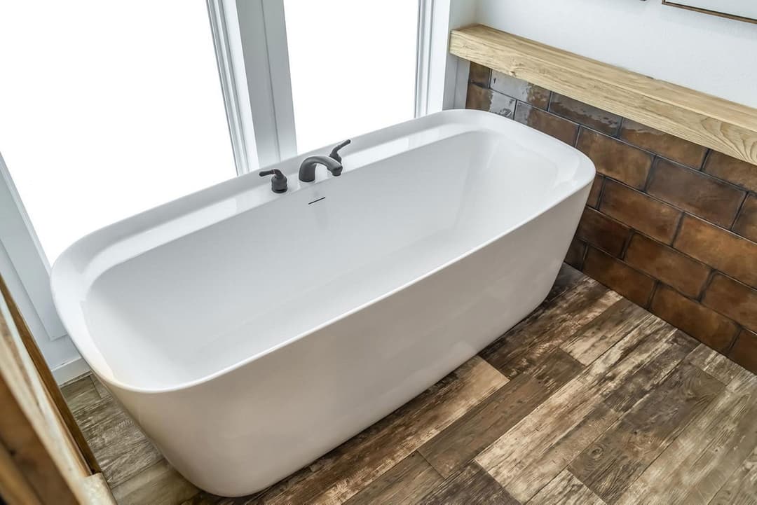 The pelican bathroom home features