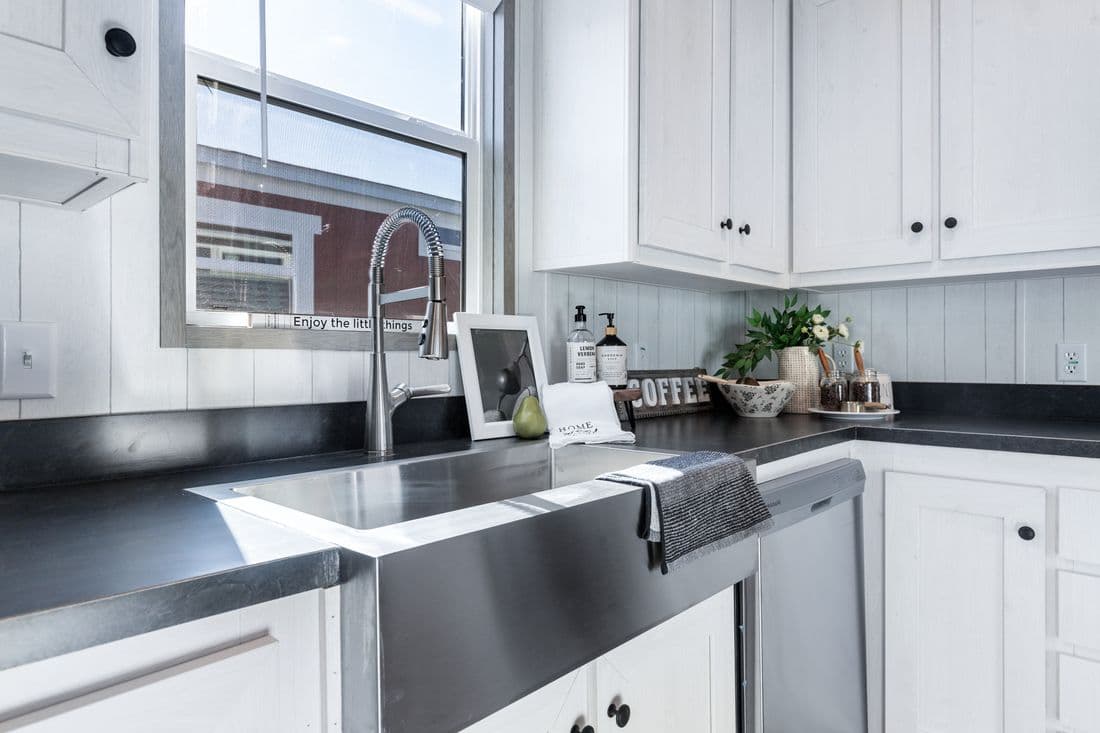 Anniversary 16763i kitchen home features