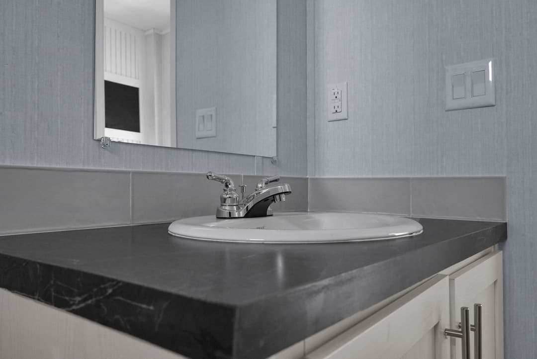 Valu maxx premier 32643e interior and bathroom home features