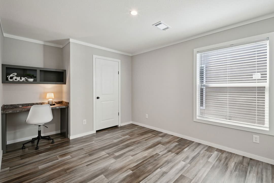 Sazerac bedroom home features