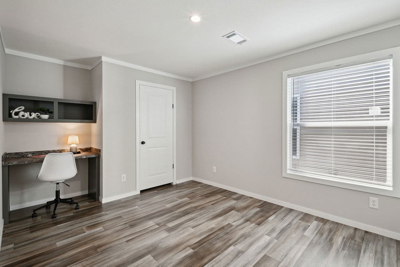 Sazerac bedroom home features