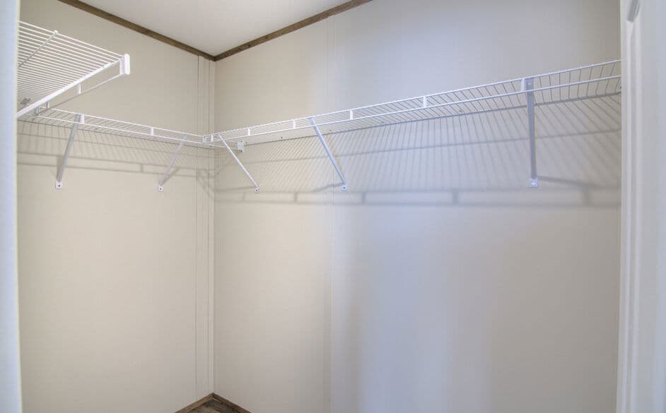 Corral 2354 bedroom home features