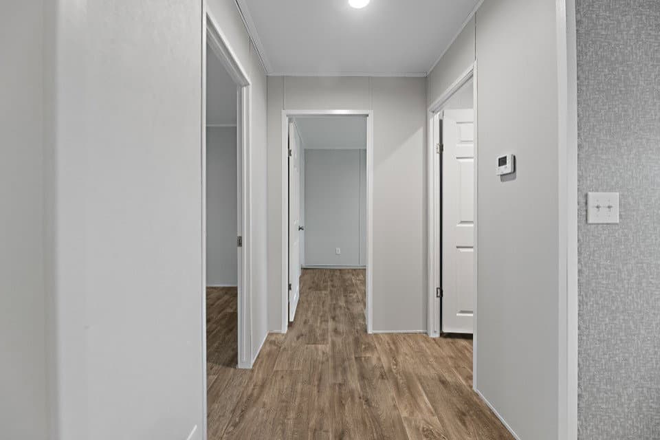 Pinnacle 32523p interior home features