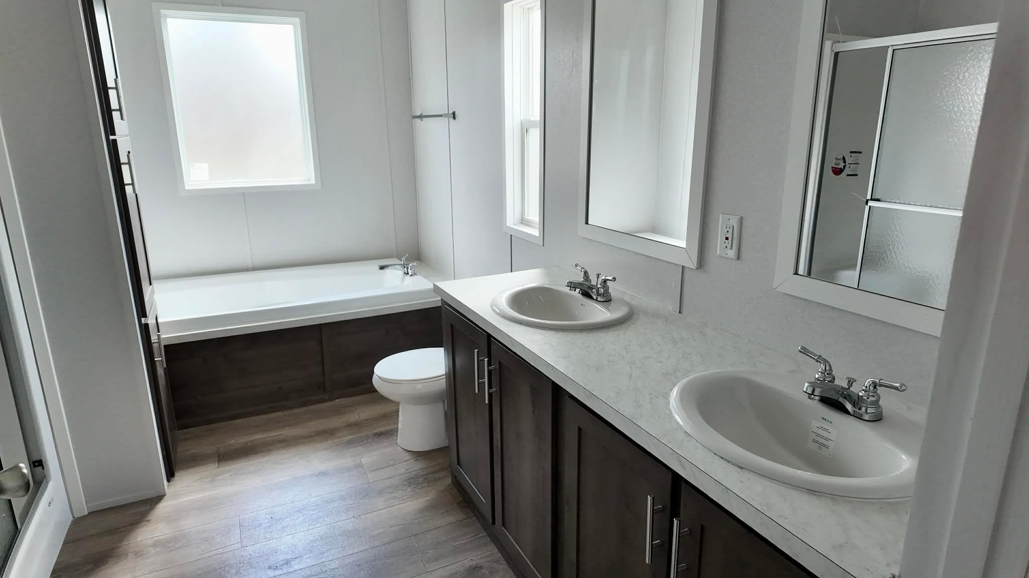 The shamrock (hot deal)  home features