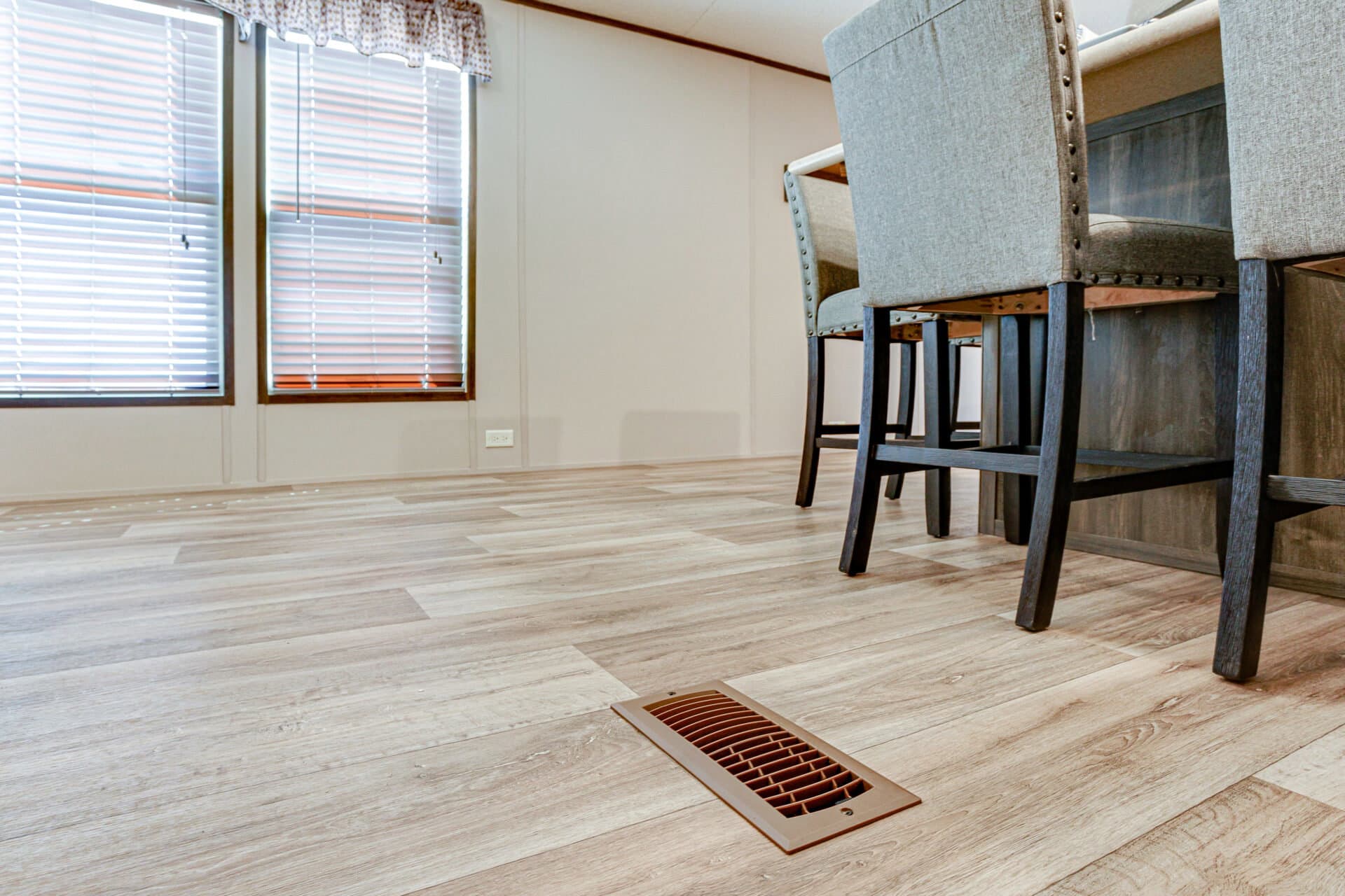 Select s-1672-32b interior home features