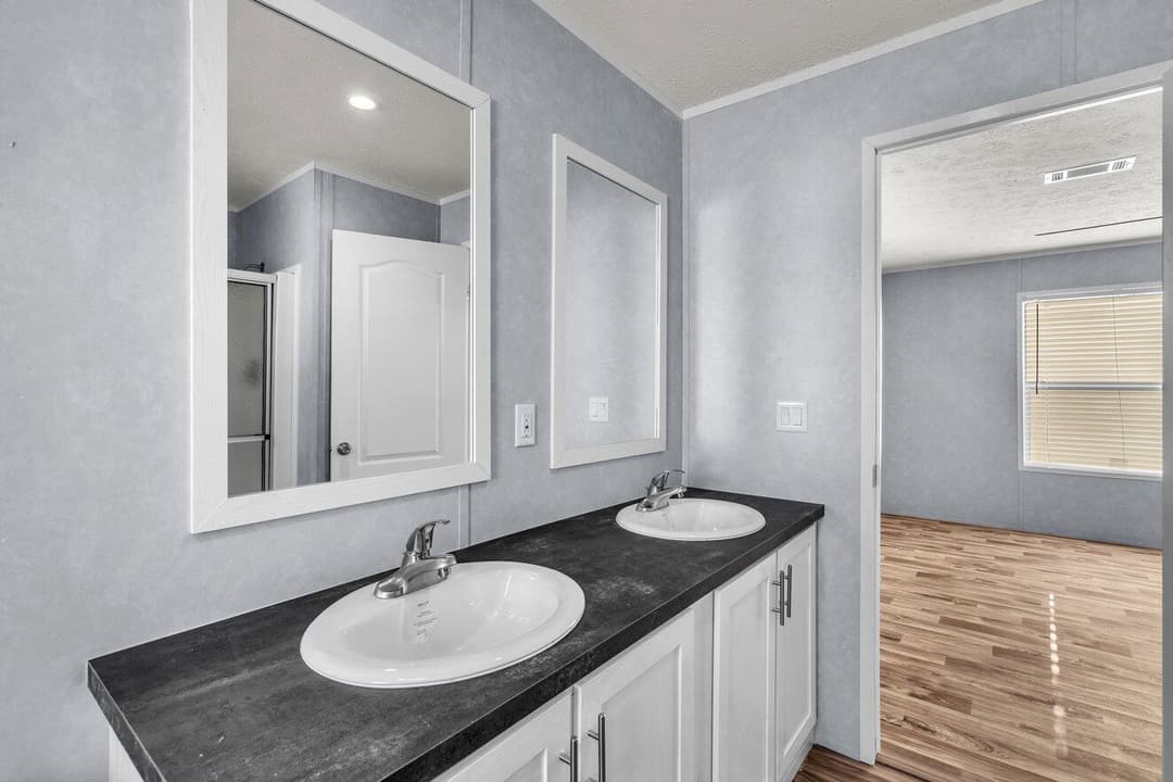 Valu maxx 28483m interior and bathroom home features