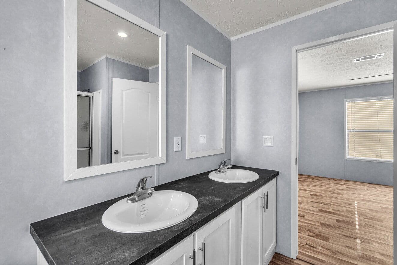 Valu maxx 28483m interior and bathroom home features