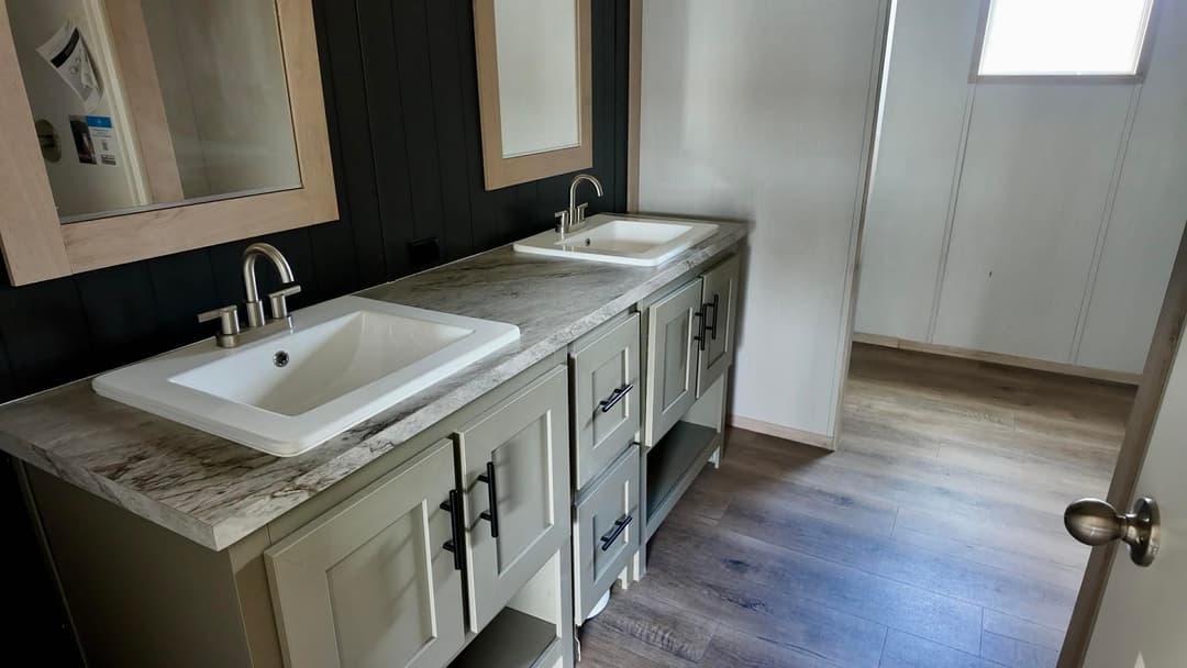 The lainey (hot deal) bathroom home features