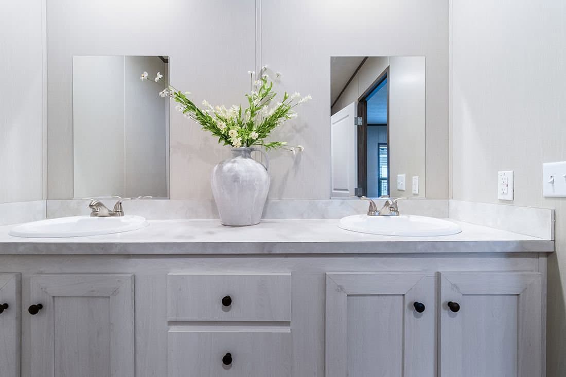 Select 16723f bathroom home features