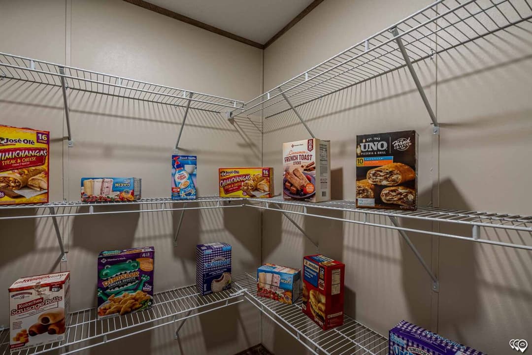 Pinnacle 28563p interior home features