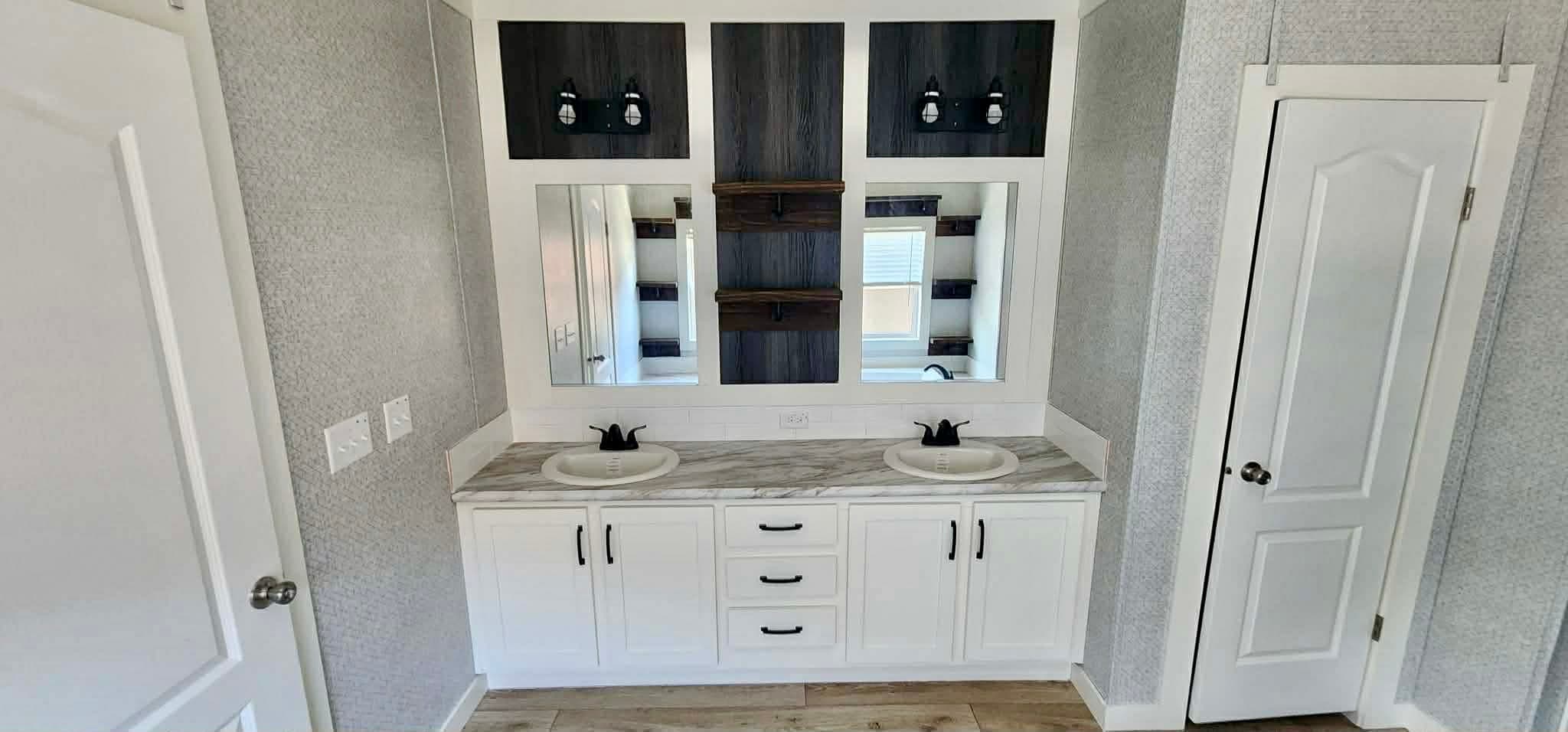 The shyanne  home features