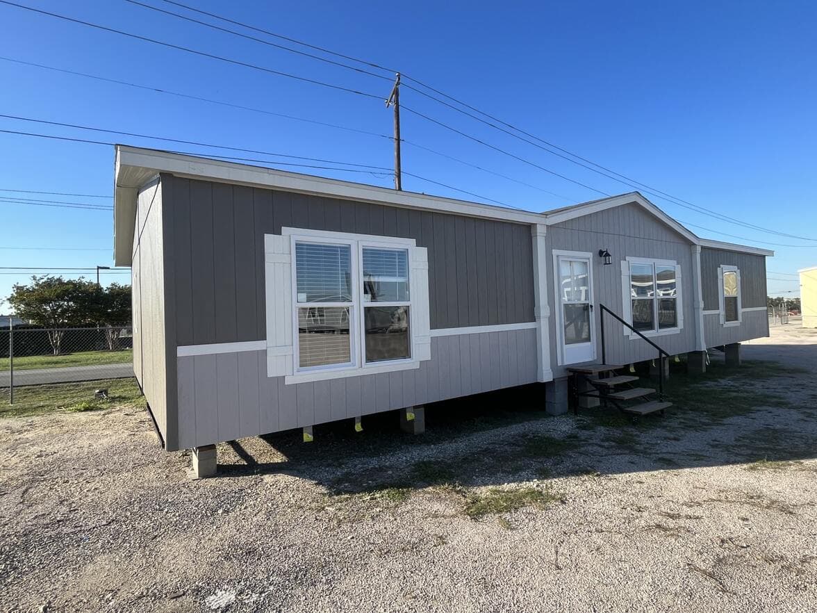 Pinnacle 28563p exterior home features