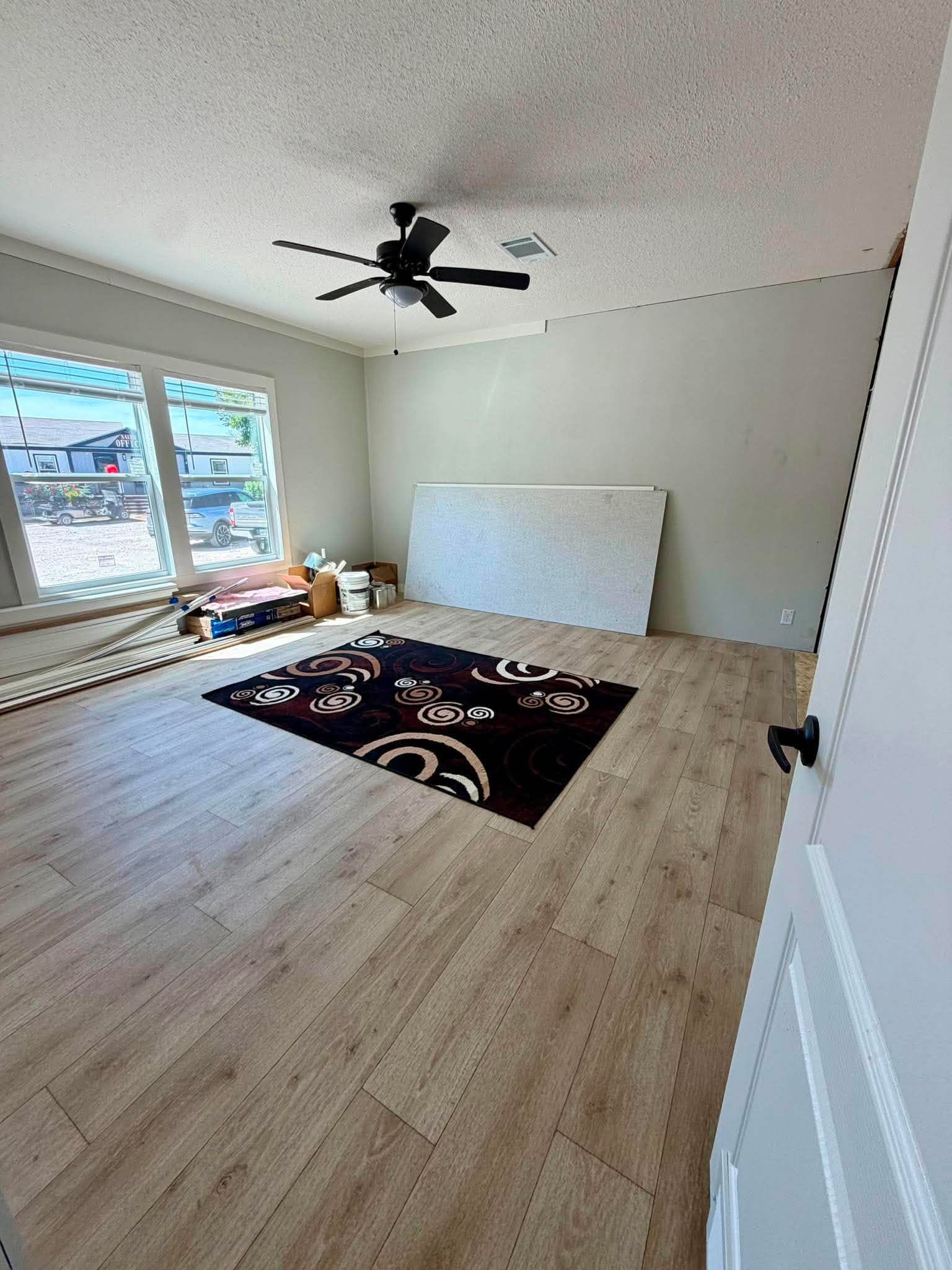 The ranchero   home features