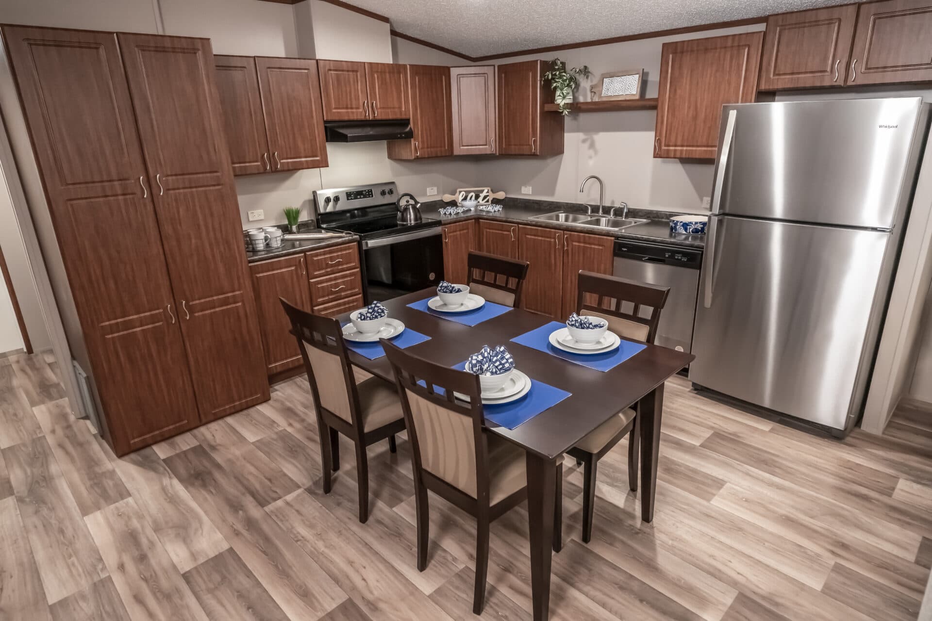 Heritage h-1664-32c kitchen home features