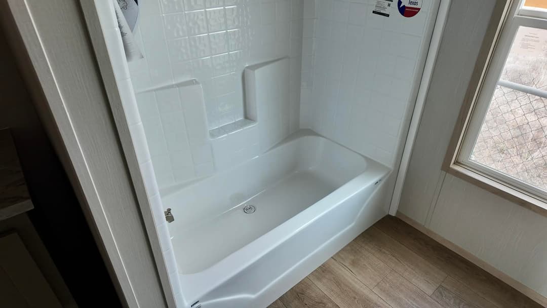 The lainey (hot deal) bathroom home features