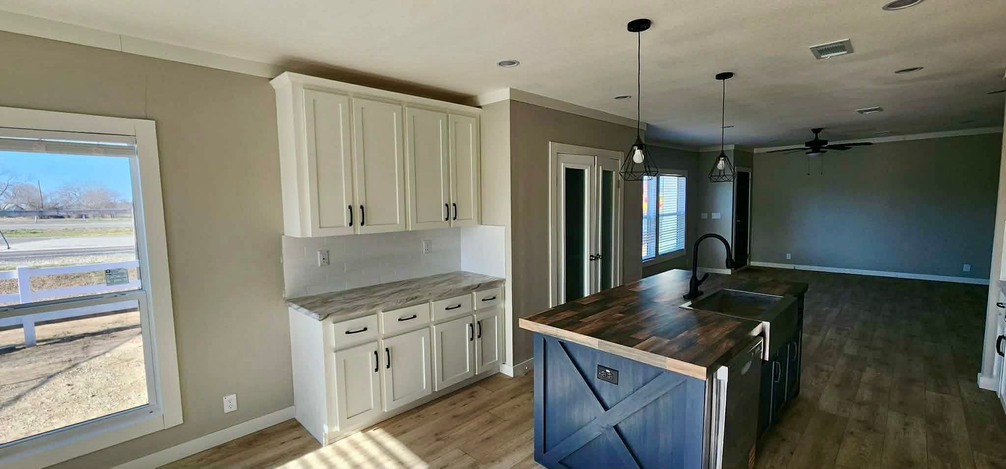 The shyanne  home features