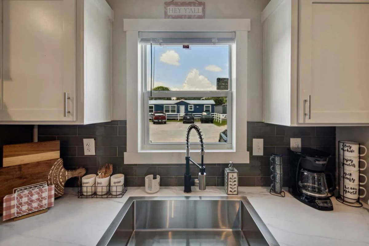 Cedar creek hero home features