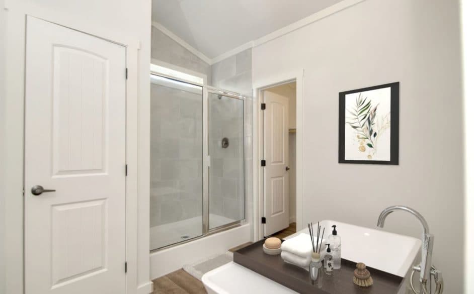 Opal 5663 bathroom home features