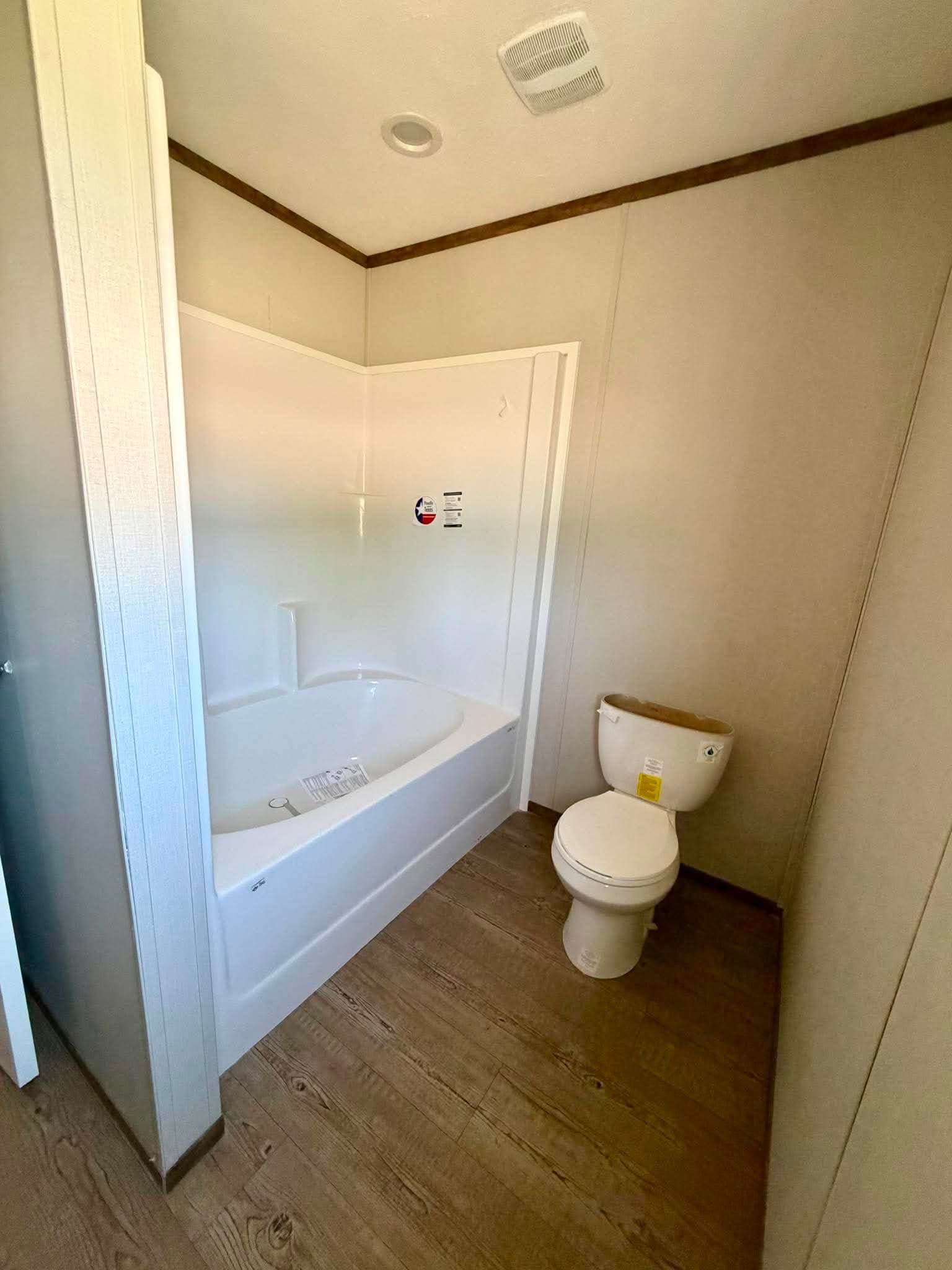 The country hide away bathroom home features