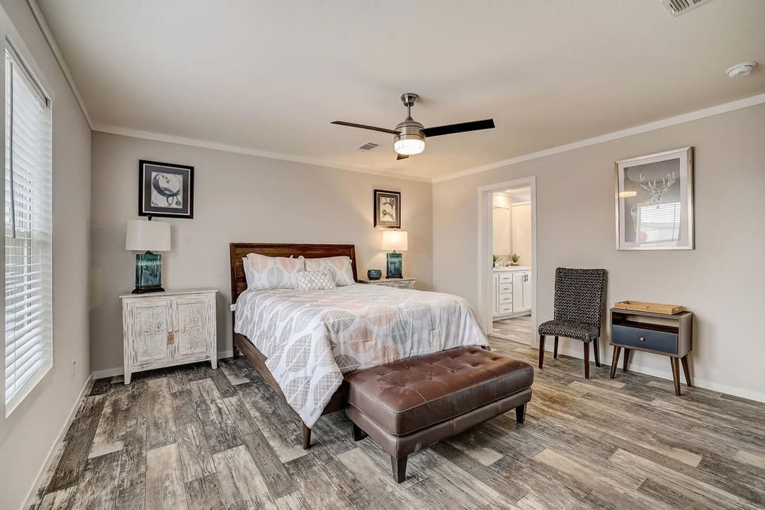 The desire bedroom home features