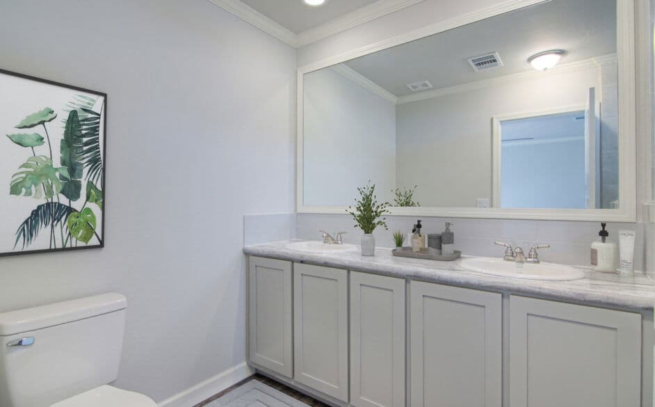 Gold spur 5816 bathroom home features