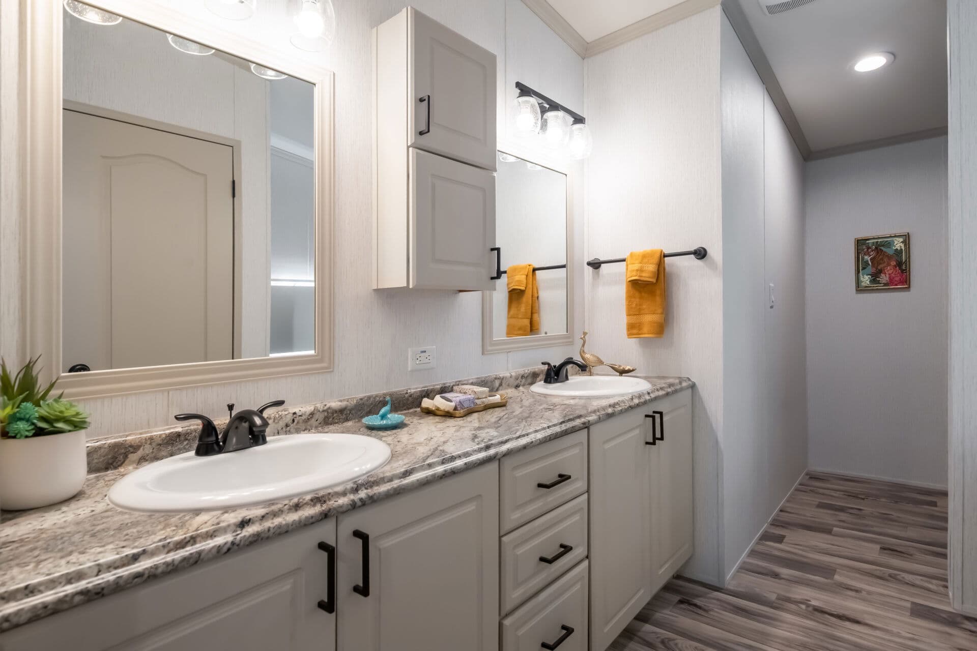 Doublewide h-32×56-42a bathroom home features